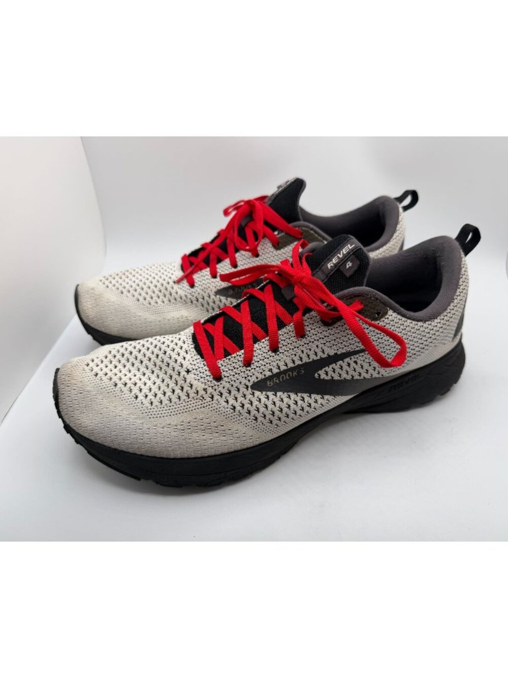 Brooks Revel 4 Running Sneakers Men's Size 12M White Black Red Lace-Up Shoes